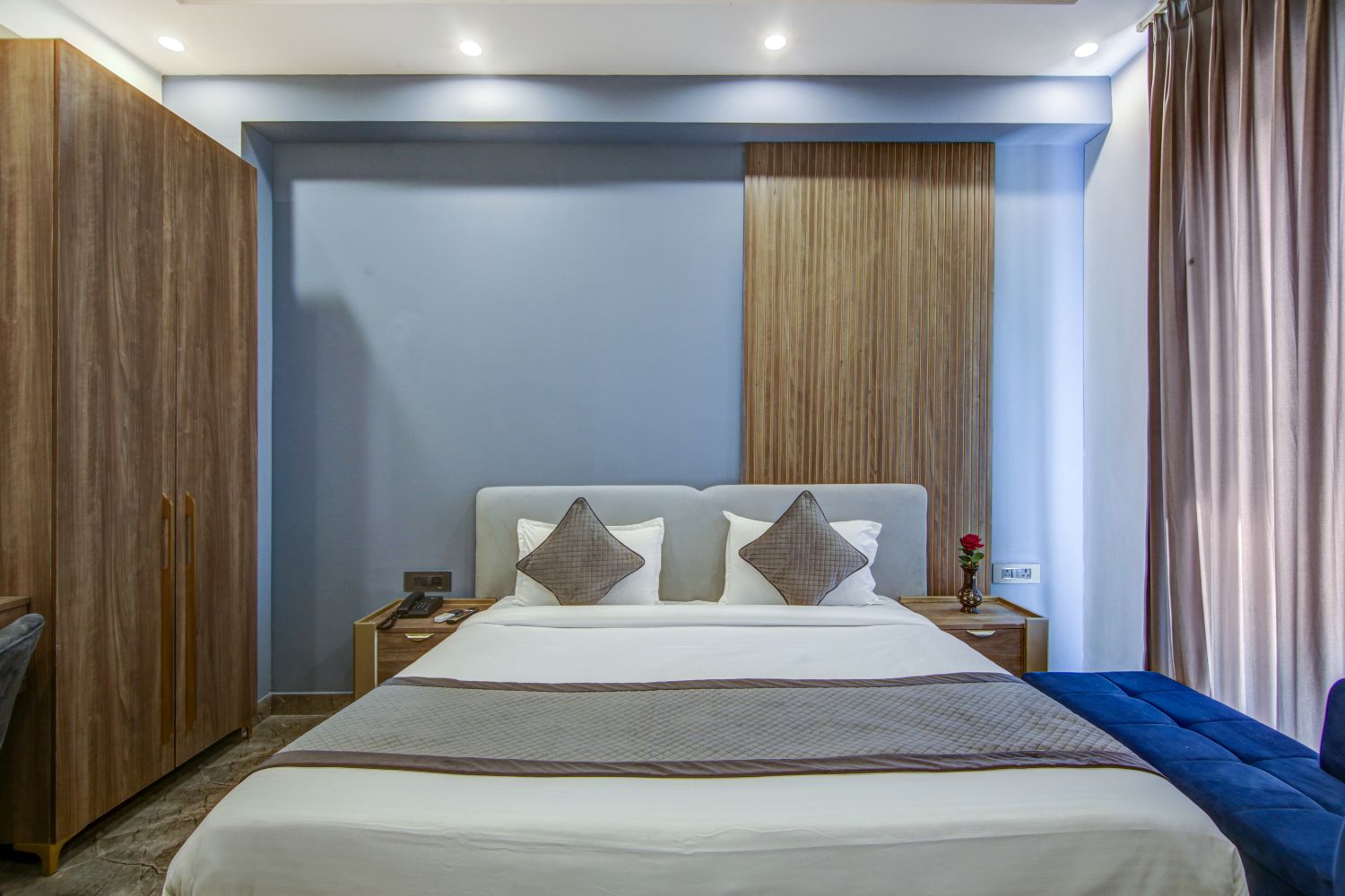 Deluxe Rooms Charges in noida Sec 143